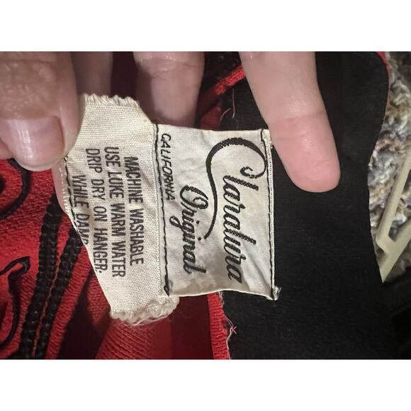 Claralura Original Red Formal Dress Gown Long Sleeve Embroidered Vintage 1970's - Picture 6 of 6